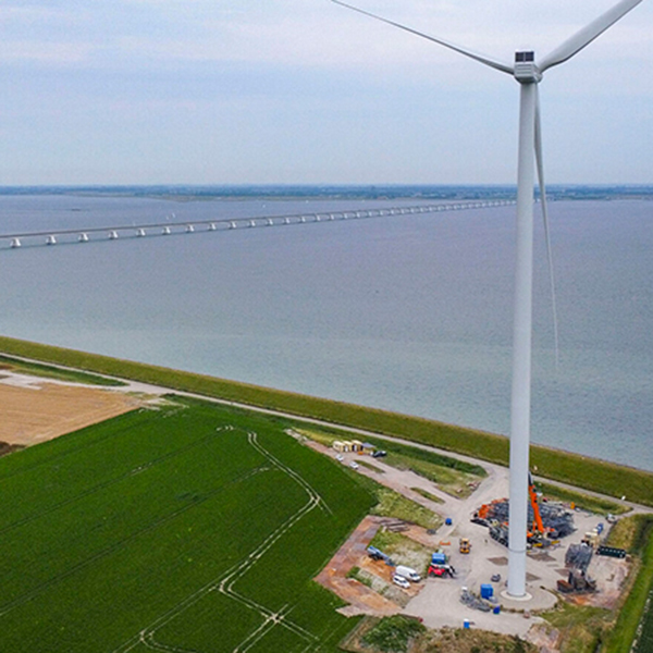 Ondernemers en bewoners van Reusel-Zuid hebben zich in 2016 verenigd met de ambitie een windmolenpark te realiseren van 11 windturbines. Lighthouse Projects is benaderd voor de ontwikkeling en realisatie van dit windmolenpark.