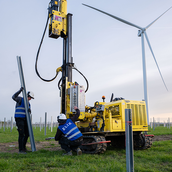 Ondernemers en bewoners van Reusel-Zuid hebben zich in 2016 verenigd met de ambitie een windmolenpark te realiseren van 11 windturbines. Lighthouse Projects is benaderd voor de ontwikkeling en realisatie van dit windmolenpark.